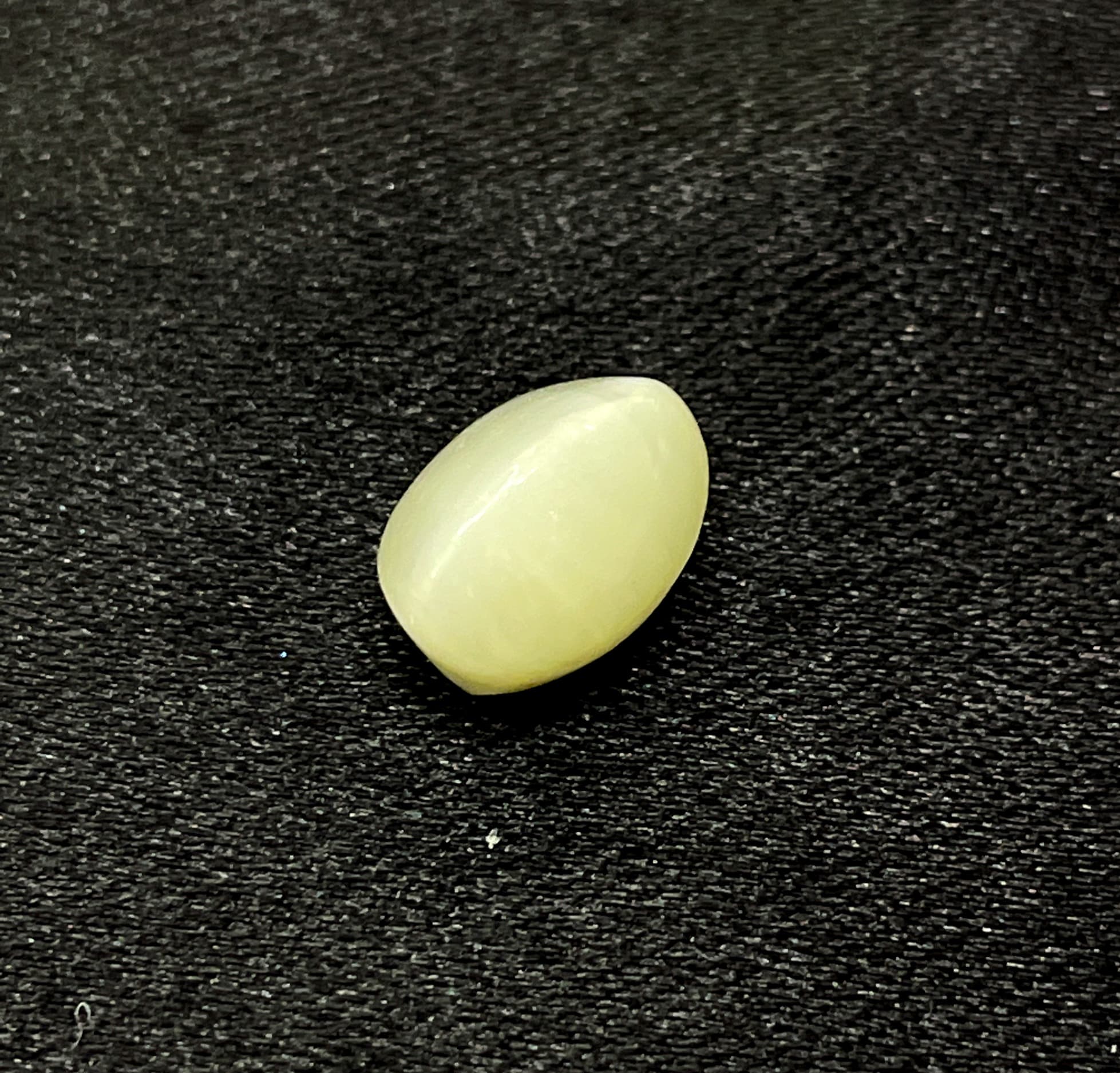 Natural Quartz Cat's Eye - Lehsunia 5.50 Ratti Gemstone
